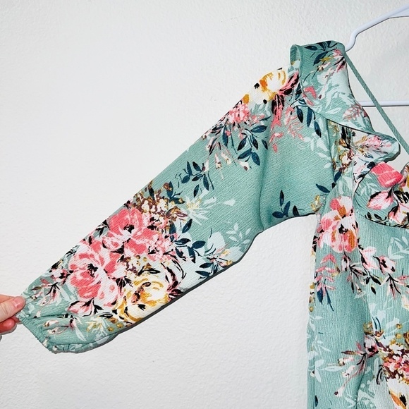 Xhilaration Green Floral Print Cold Shoulder Romper women's size small - Picture 2 of 6